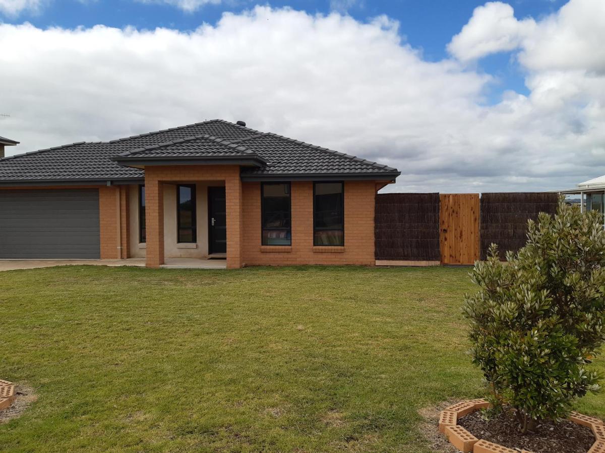 The Weekender Apartment Peterborough Bagian luar foto