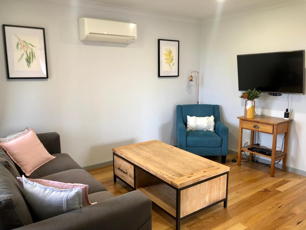 The Weekender Apartment Peterborough Bagian luar foto